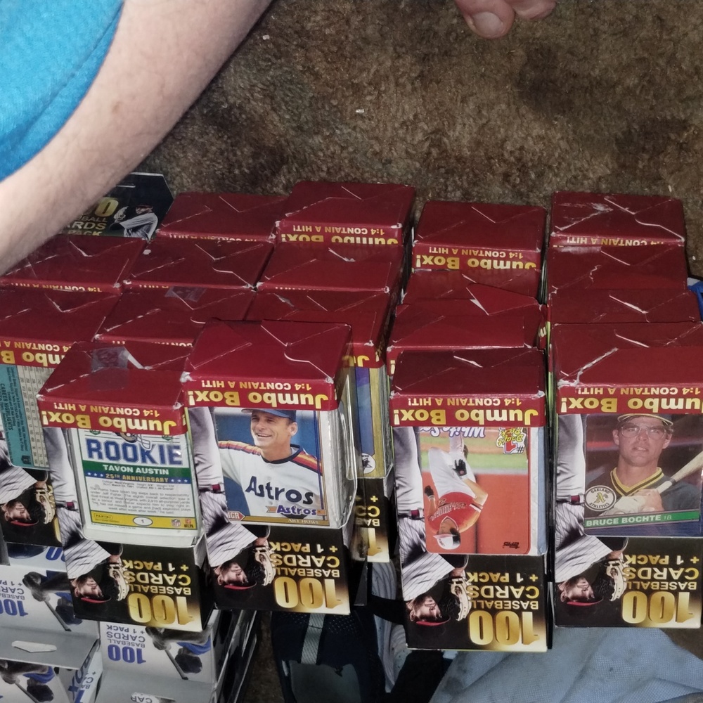 Baseball cards - Picture 4 of 4